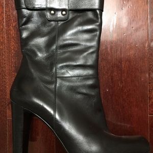 Stuart Weitzman leather bootie size 8W